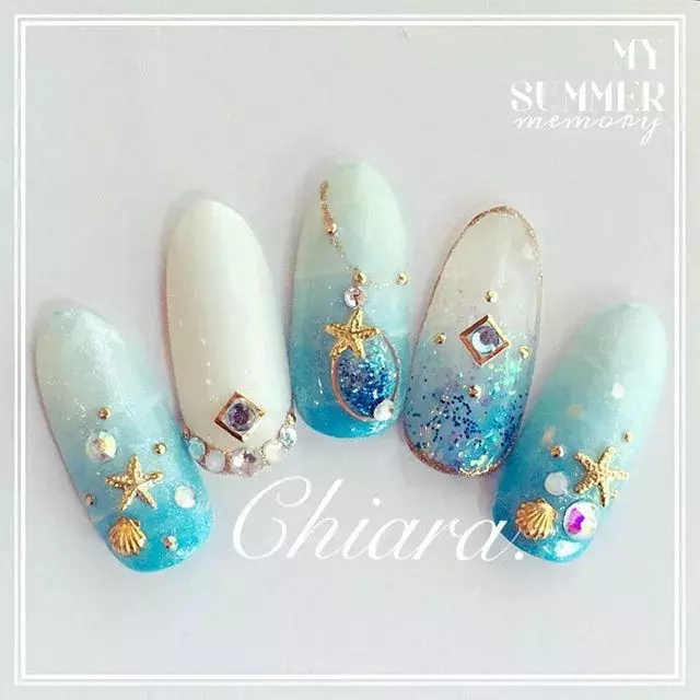 梅雨の時期にぴったり ブルーネイルで涼しげな指先を ローリエプレス