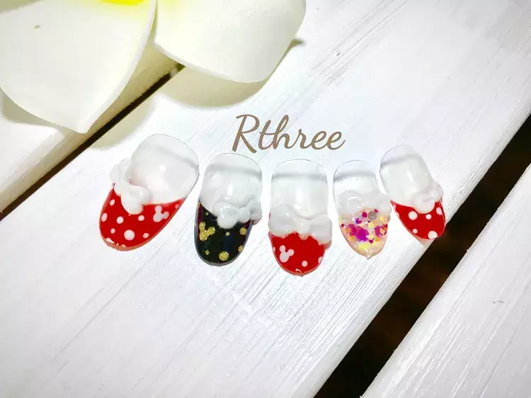 デートはtdlへ ネイルも合わせてディズニーキャラクターで可愛く ローリエプレス