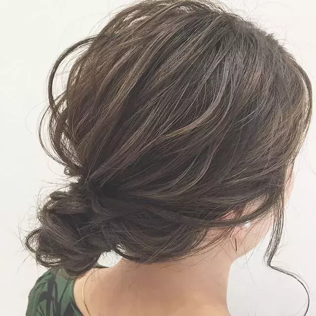 長さ別 雨の日でもへっちゃら 湿気対策にもなる大人可愛いヘアアレンジ10選 ローリエプレス