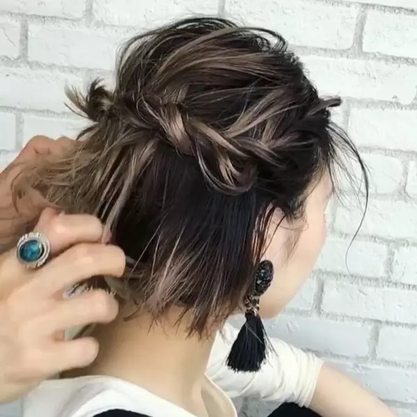 長さ別 雨の日でもへっちゃら 湿気対策にもなる大人可愛いヘアアレンジ10選 ローリエプレス