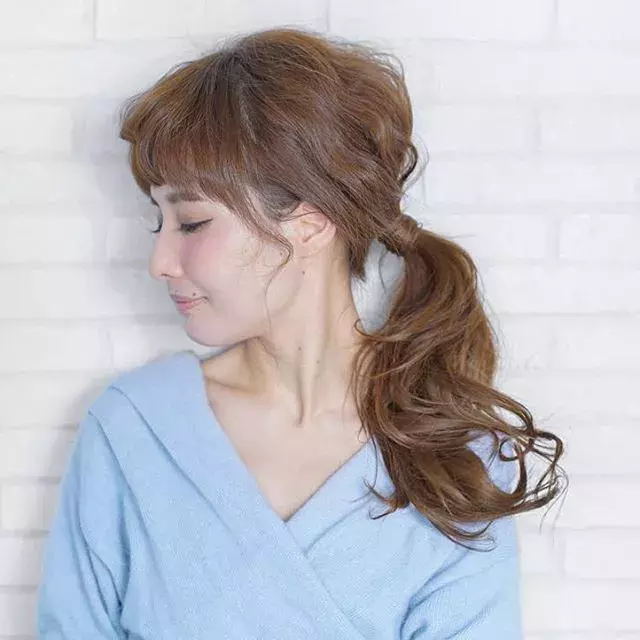 長さ別 雨の日でもへっちゃら 湿気対策にもなる大人可愛いヘアアレンジ10選 ローリエプレス