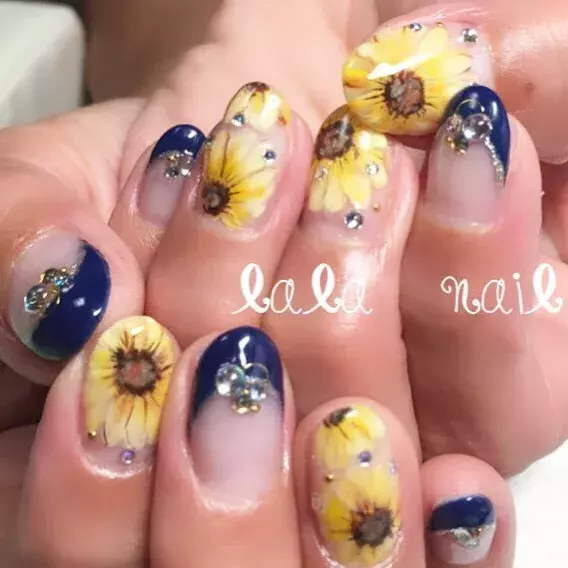 指先から夏気分 夏を感じるひまわりネイル15選 ローリエプレス 指先から夏気分 夏を感じるひまわりネイル15選 ローリエプレス