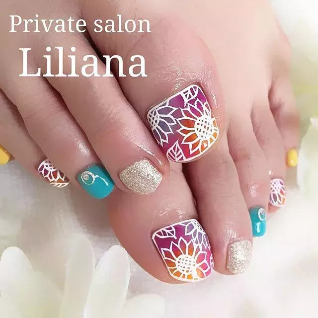 指先から夏気分 夏を感じるひまわりネイル15選 ローリエプレス 指先から夏気分 夏を感じるひまわりネイル15選 ローリエプレス