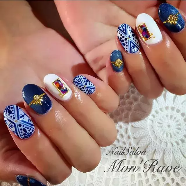 夏にぴったり エスニックなモロッコ柄ネイルでおしゃんな指先に ローリエプレス 夏にぴったり エスニックなモロッコ柄ネイルでおしゃんな指先に ローリエプレス