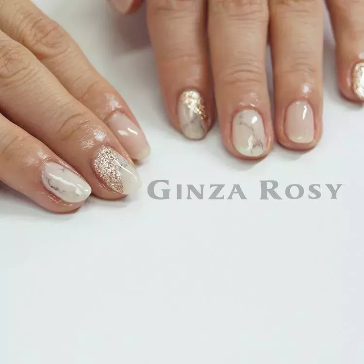 オフィスでもビーチでも映える プロがおすすめする18年夏ネイルデザイン特集 ローリエプレス