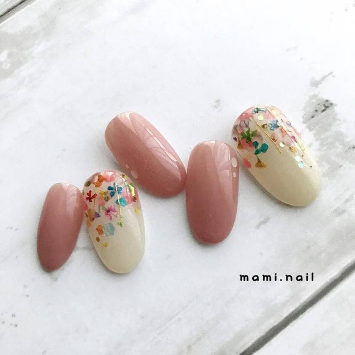 セルフでもできる 押し花ネイルのデザインアイデア ローリエプレス