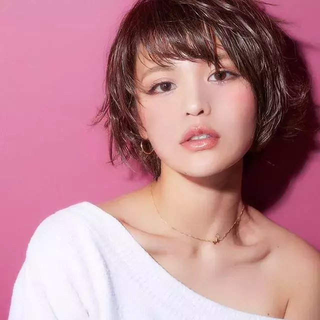 ベージュカラーが成功のヒケツ 脱童顔メイクで大人美人顔に ローリエプレス ベージュカラーが成功のヒケツ 脱童顔メイクで大人美人顔に ローリエプレス