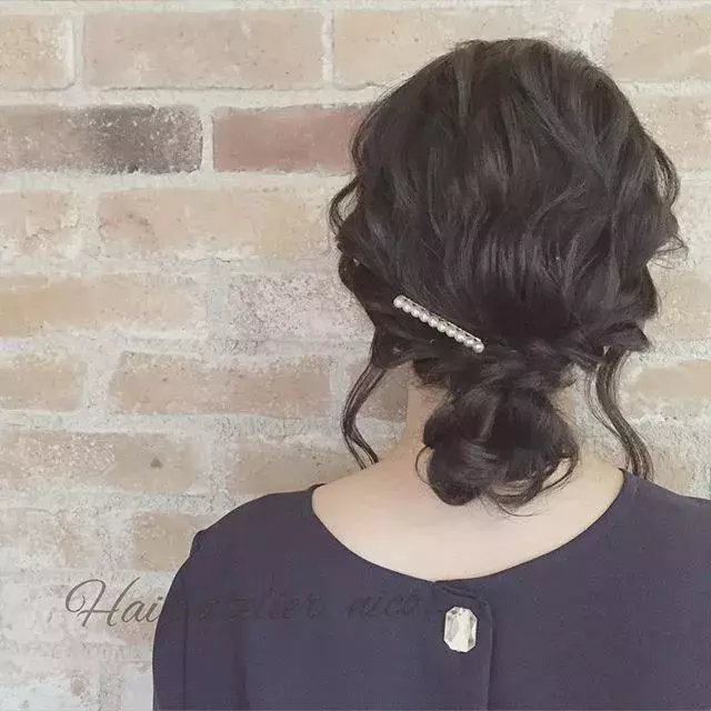 40代 ロングヘアはこうアレンジする 涼し気アップヘアスタイル6選 ローリエプレス