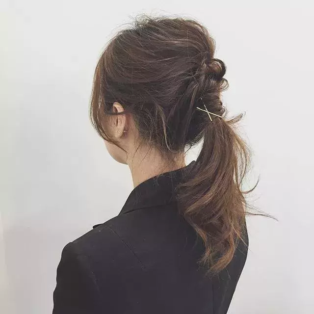 40代 ロングヘアはこうアレンジする 涼し気アップヘアスタイル6選 ローリエプレス