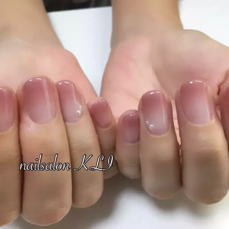 秋色グラデーションネイルな気分 おしゃれな指先を演出するデザイン特集 ローリエプレス