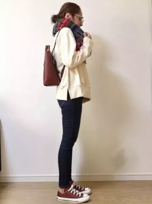 カジュアルになりすぎない トレンド女子のためのスウェットコーデ ローリエプレス