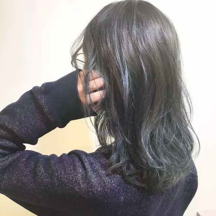 色白に見える おすすめブルー系ヘアカラーカタログ ローリエプレス