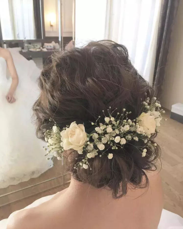 花嫁必見 結婚式 二次会におすすめ ミディアムヘアでも楽しめるヘアアレンジ13選 ローリエプレス