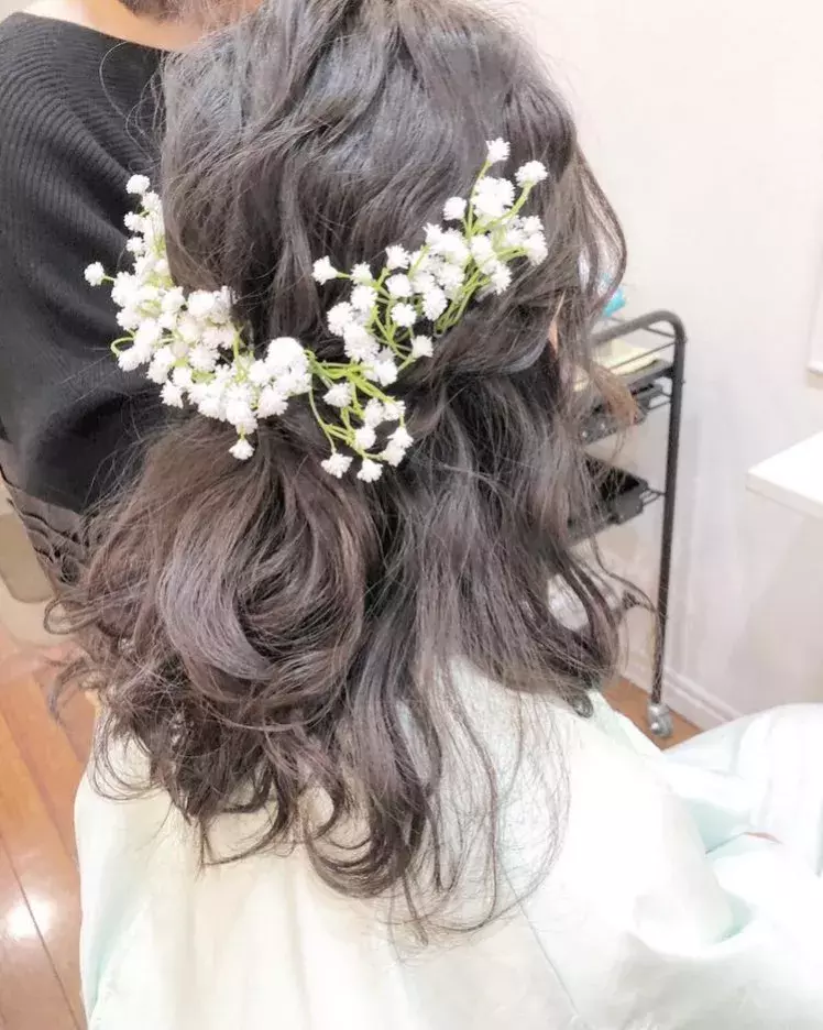 花嫁必見 結婚式 二次会におすすめ ミディアムヘアでも楽しめるヘアアレンジ13選 ローリエプレス