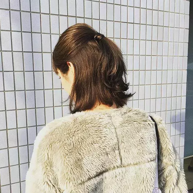 40代必見 ヘアアレンジだけで5歳若見え おばさんヘア にならない抜け感アレンジのポイント ローリエプレス