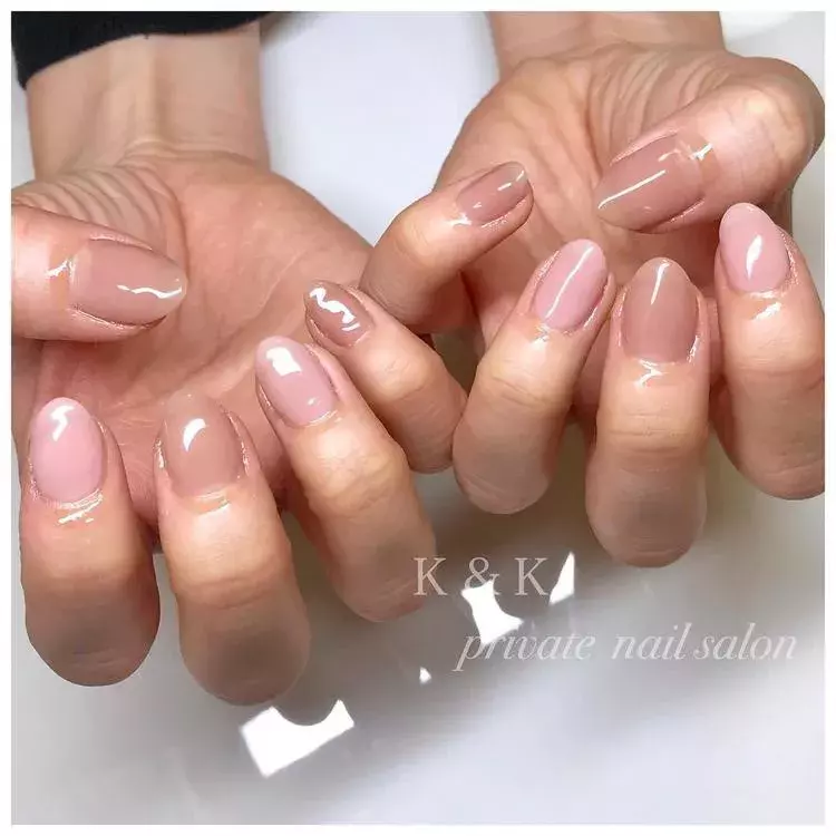 シンプルが一番モテる 爪をきれいに見せてくれる大人ベージュネイル ローリエプレス