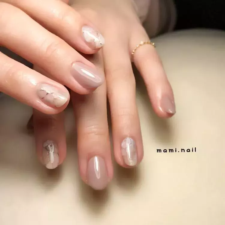 シンプルが一番モテる 爪をきれいに見せてくれる大人ベージュネイル ローリエプレス