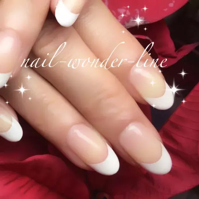 この冬はヌーディーフレンチのネイルでデート 大人っぽくも可愛くもできるネイルデザイン ローリエプレス この冬はヌーディーフレンチのネイルでデート 大人っぽくも可愛くもできるネイルデザイン ローリエプレス