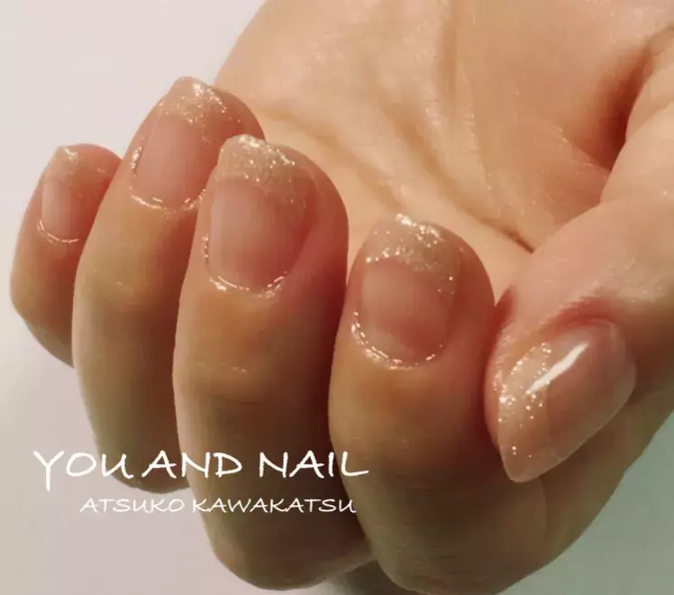 この冬はヌーディーフレンチのネイルでデート 大人っぽくも可愛くもできるネイルデザイン ローリエプレス この冬はヌーディーフレンチのネイルでデート 大人っぽくも可愛くもできるネイルデザイン ローリエプレス