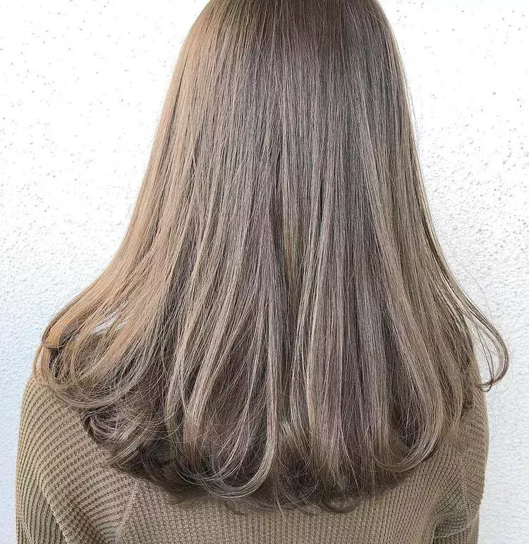 グレージュヘアカタログ 色白を引き立たせる美人カラーがかわいい ローリエプレス