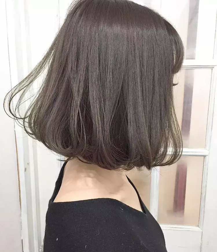 グレージュヘアカタログ 色白を引き立たせる美人カラーがかわいい ローリエプレス