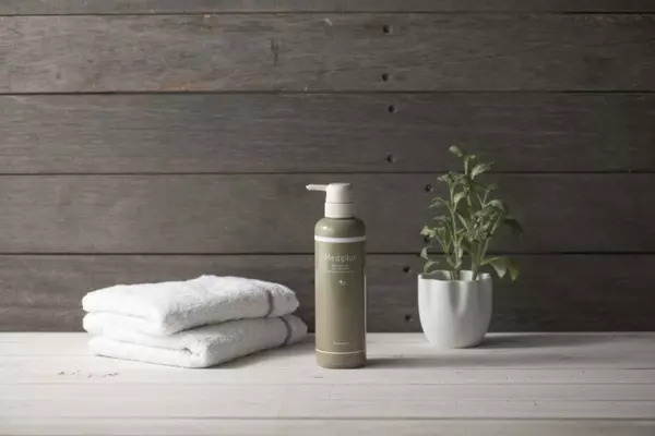 こんなの見たことない メディプラス フラコラのヘアケアがすごいと噂 どの世代も見惚れる美髪をgetできるアイテムって ローリエプレス