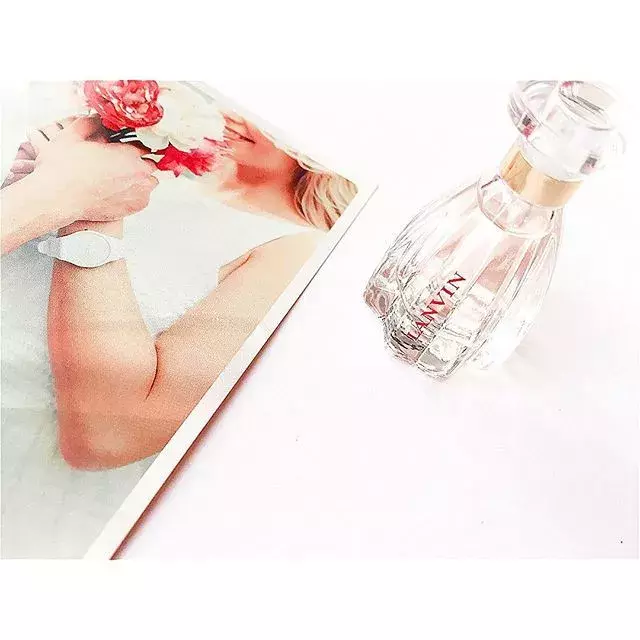 大人の魅力を 香り で高める アラフォー世代におすすめの香水4選 ローリエプレス 大人の魅力を 香り で高める アラフォー世代におすすめの香水4選 ローリエプレス