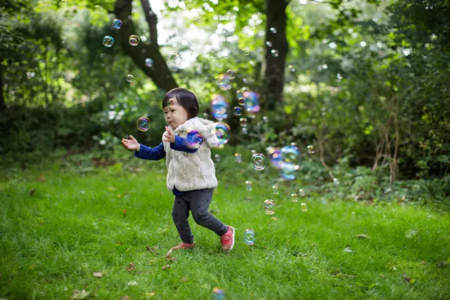 赤ちゃんの公園デビューを応援 100均で買える公園に持っていきたい4つの遊び道具 ローリエプレス