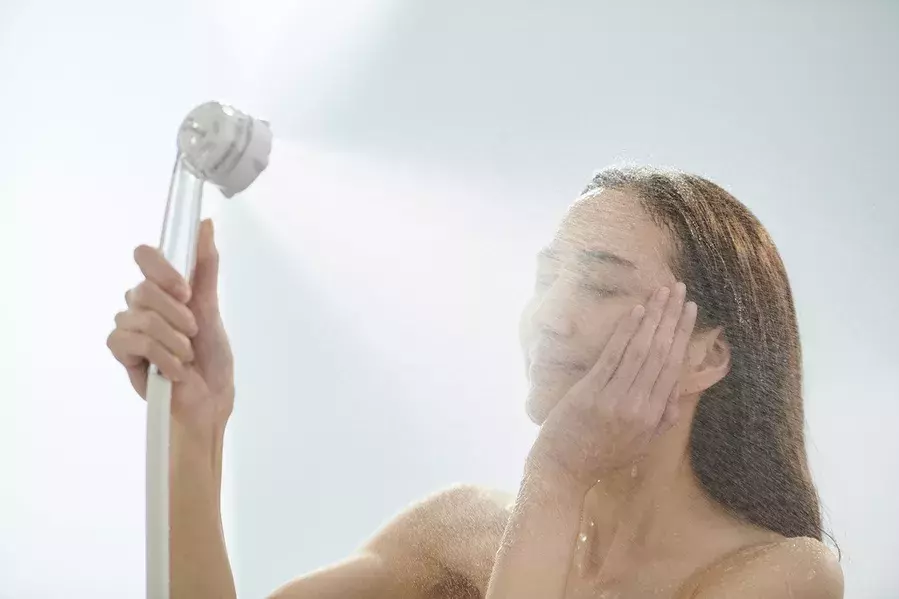 シャワーで全身エステ 美容液のようなミストで美肌を叶えよう ローリエプレス