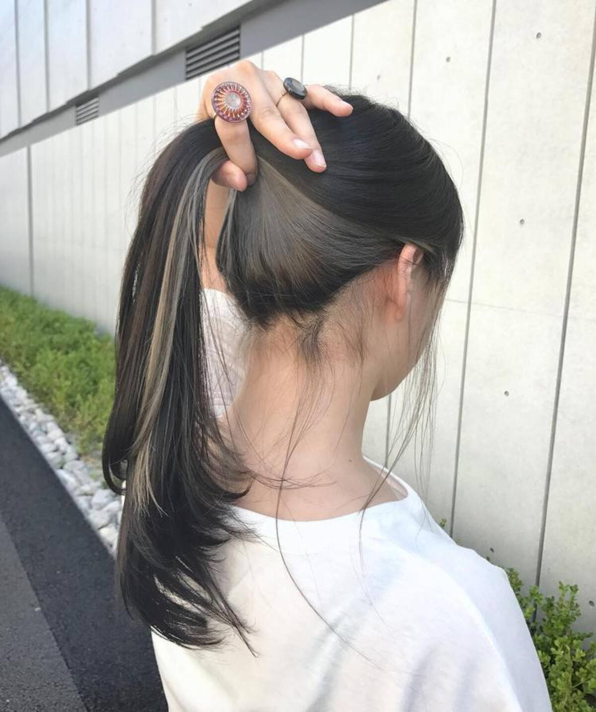 さり気ないインナーカラーが可愛い 初心者さんにもおすすめなカラーやヘアスタイルは ローリエプレス