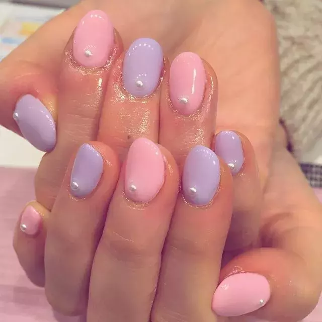 大人っぽい春ネイルがしたい 指がきれいに見えるすみれ色ネイル ローリエプレス