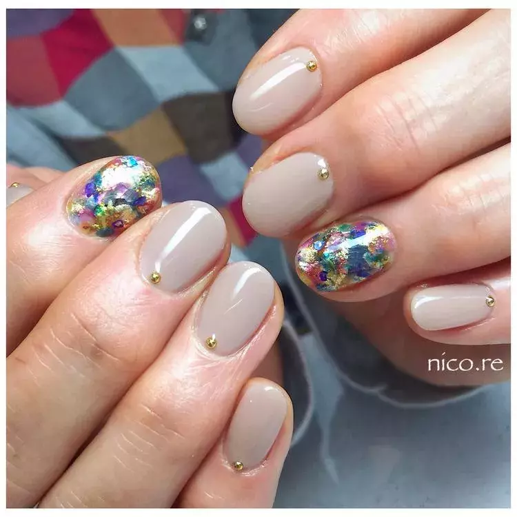 春の グレー がおしゃれ度を高める 大人上品な春色グレーネイル10選 ローリエプレス 春の グレー がおしゃれ度を高める 大人上品な春色グレーネイル10選 ローリエプレス