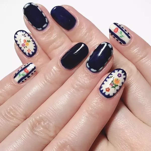 セルフでも簡単おしゃれに 春を感じるネイルシールを使ったデザイン6選 ローリエプレス