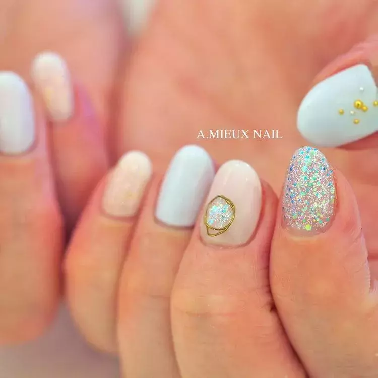 19年夏ネイル いつものセルフネイルに一手間加えて 簡単にできちゃう可愛いネイルデザイン特集 ローリエプレス 19年夏ネイル いつものセルフネイルに一手間加えて 簡単にできちゃう可愛いネイルデザイン特集 ローリエプレス