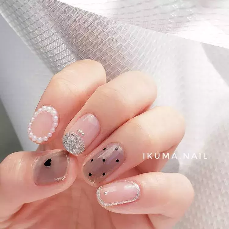 19年夏ネイル いつものセルフネイルに一手間加えて 簡単にできちゃう可愛いネイルデザイン特集 ローリエプレス 19年夏ネイル いつものセルフネイルに一手間加えて 簡単にできちゃう可愛いネイルデザイン特集 ローリエプレス