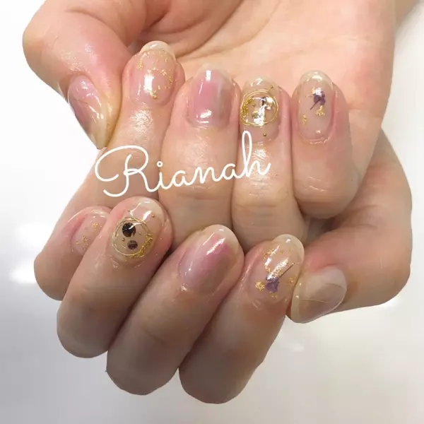 クリアだからこそ上品に オフィスにもokのクリアカラーネイルデザイン10選 ローリエプレス