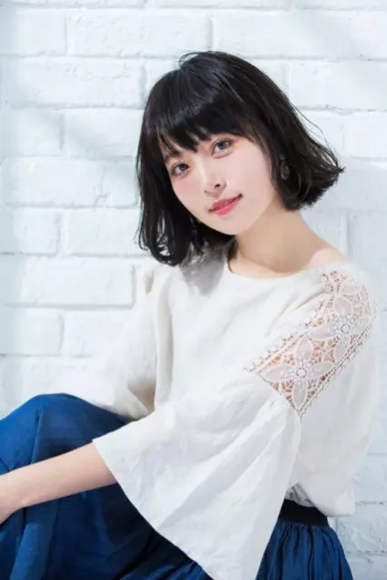 今年の春夏は暗髪カラーがトレンド 重く見えない軽やかダークヘアのコツ ローリエプレス