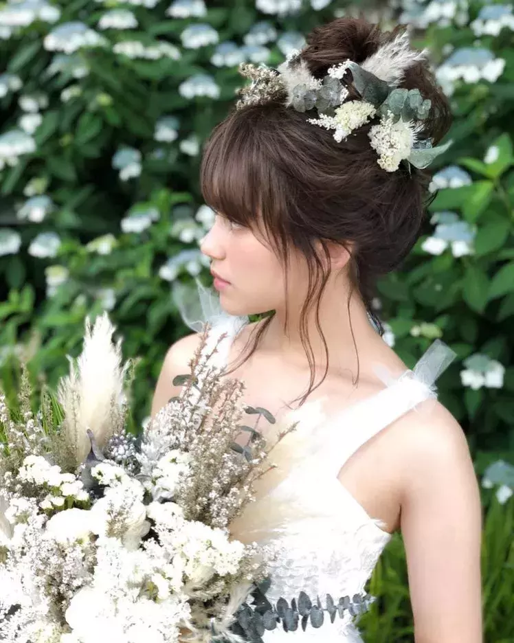 こんな花嫁さんになりたい お花いっぱいのブライダルヘアアレンジ8選 ローリエプレス