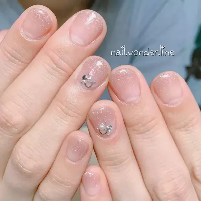 短め爪さんだって大人っぽネイルに 短くてもキレイに見えるオフィスネイル10選 ローリエプレス