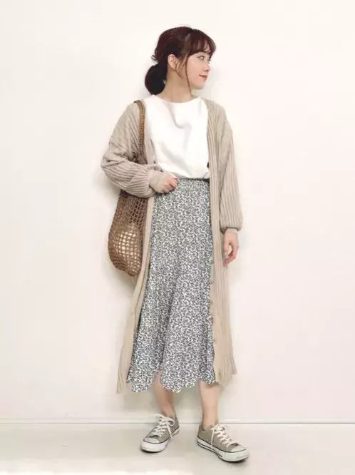 羽織るだけで華奢見せが叶う ロングカーディガン を使ったコーデ特集 ローリエプレス