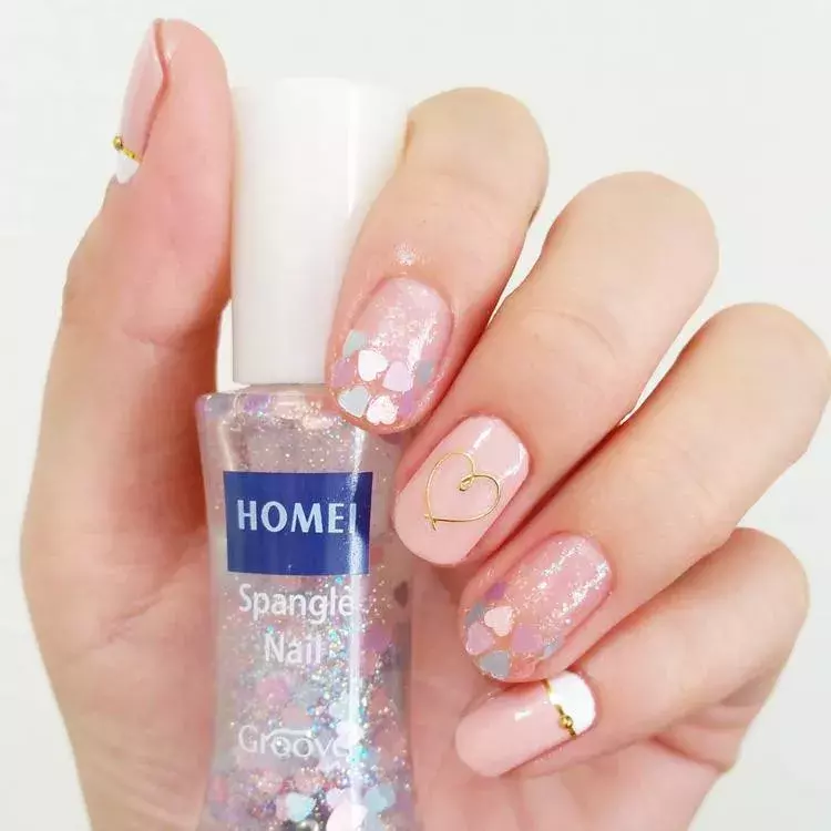 今すぐマネしたい ハートホロネイルで指先までかわいく ローリエプレス