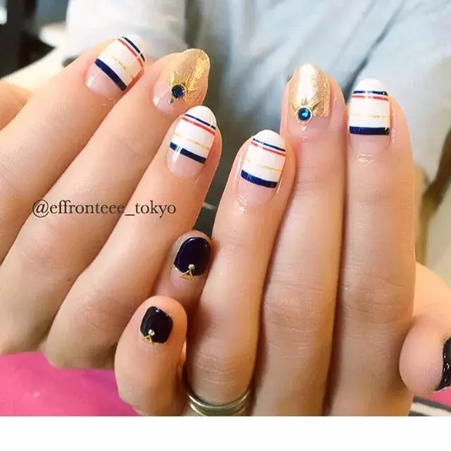 トレンドの マリン ネイルで夏を先取り 大人可愛いネイル10選 ローリエプレス