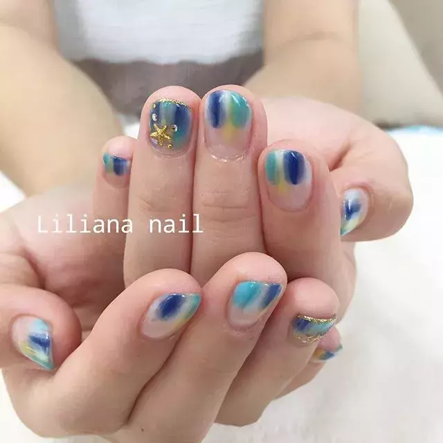 トレンドの マリン ネイルで夏を先取り 大人可愛いネイル10選 ローリエプレス