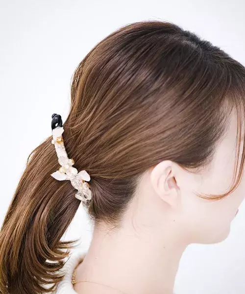 ヘアアクセサリーで夏を先取り シンプルなアレンジにも似合う爽やかヘアアクセ8選 ローリエプレス