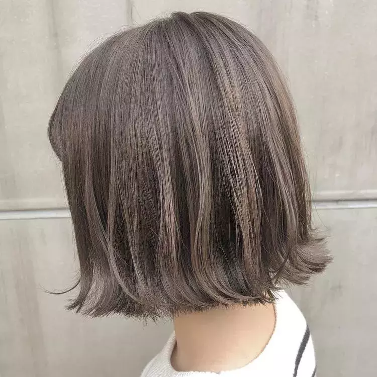 暗髪 でもおしゃ見え いまっぽ上品グレーのヘアカラーまとめ ローリエプレス