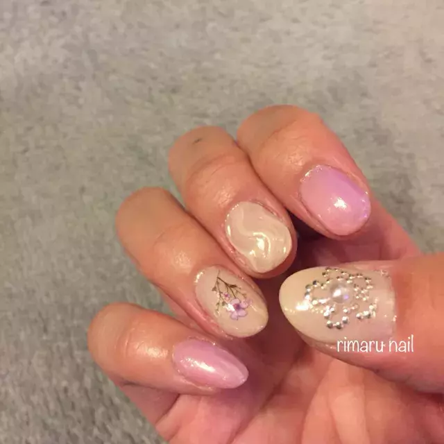 夏はツヤツヤなオーロラネイルがしたい おすすめデザイン8選 ローリエプレス 夏はツヤツヤなオーロラネイルがしたい おすすめデザイン8選 ローリエプレス