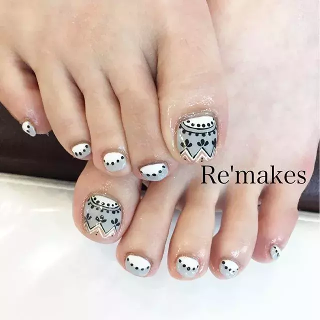 爽やかコーデと相性抜群 夏にもぴったりの指先彩る 北欧ネイル 8選 ローリエプレス