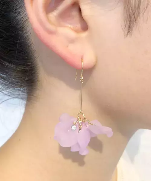 男性からも好印象 彼の視線をgetする大人っぽ可愛い揺れピアス9選 ローリエプレス