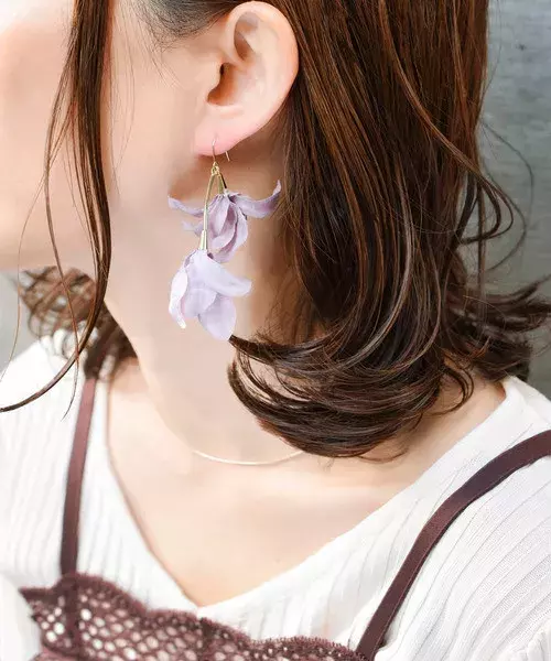 男性からも好印象 彼の視線をgetする大人っぽ可愛い揺れピアス9選 ローリエプレス