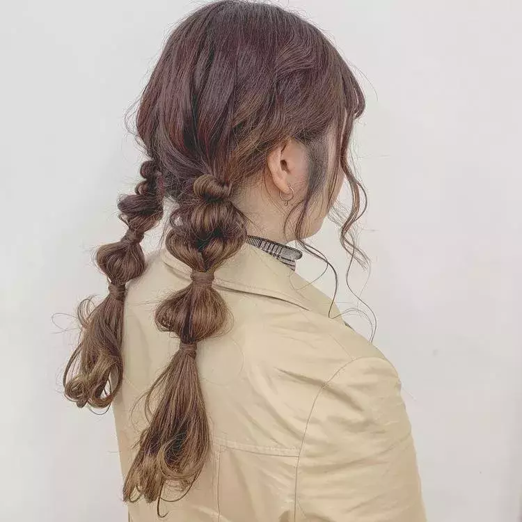 広がりが気にならないヘアアレンジで 梅雨だって湿気に負け知らず ローリエプレス